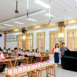濰坊臺商臺企熱心公益，“六一”前夕走進學校送祝福