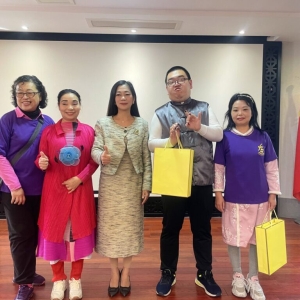廈門陳嵐心理咨詢中心攜手慢飛天使走進老人院關懷長輩