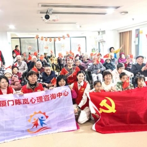 “慶祝元旦迎新春，愛在蘭馨”，陳習珍老師領舞慢飛康復天使們，愛心傳遞不停歇